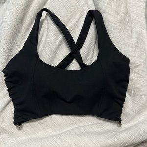 Bombshell toggle black sports bra
